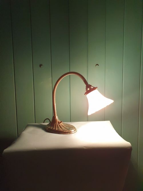 ART DECO TABLE LAMP WITH SHELL SHAPED BASE - ADDITIONAL PHOTO 1