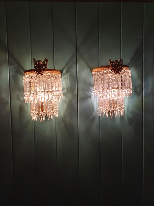 EARLY 20TH CENTURY PAIR OF LUSTRE WALL LIGHTS WITH CHERUBS - ADDITIONAL PHOTO 1
