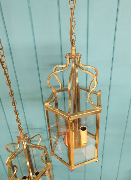 PAIR OF BRASS HALL LANTERNS MID 20TH CENTURY 8 - ADDITIONAL PHOTO 3