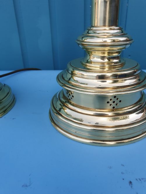 PAIR OF ANTIQUE BRASS LAMPS 18901950 - ADDITIONAL PHOTO 2