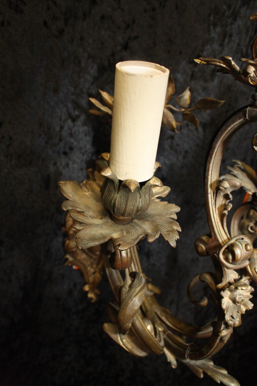 Pair of bronze wall lights View VI
