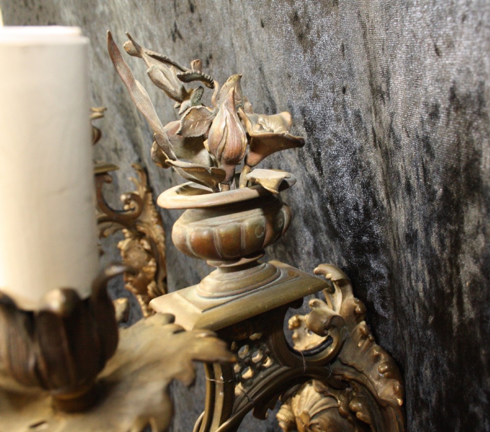 Pair of bronze wall lights View VII