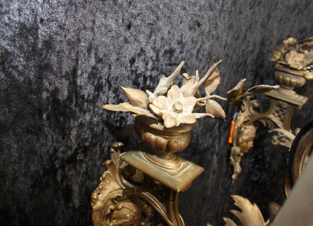 Pair of bronze wall lights View IX