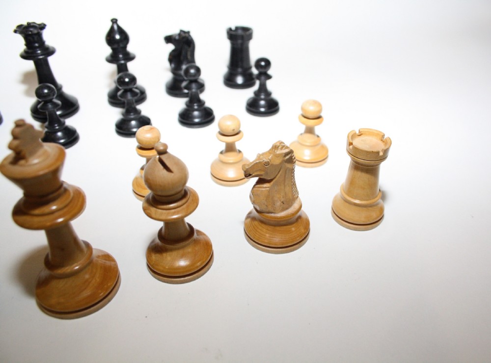 Early 20th century chess set View X
