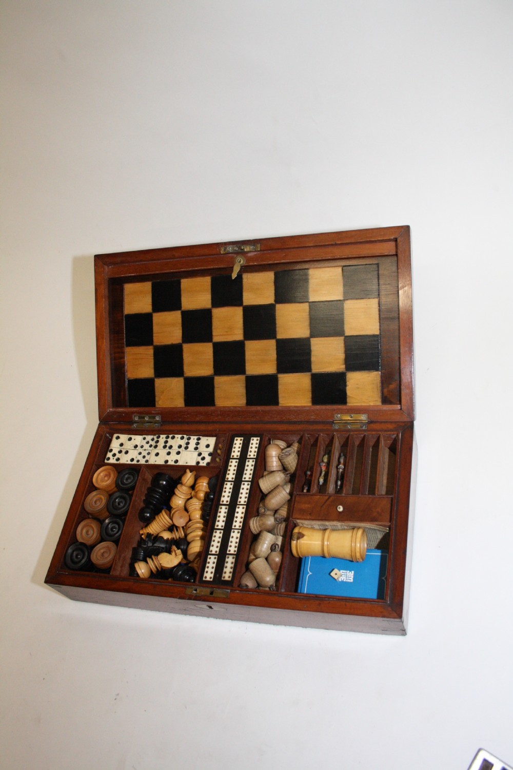 Late 19th century games compendium chess set View XIII