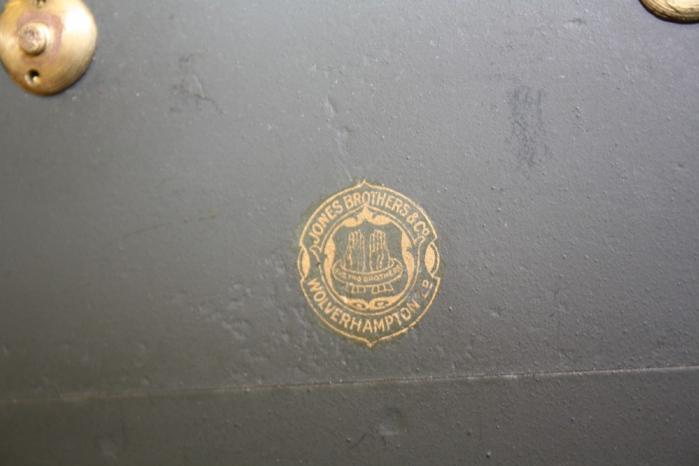 Steal strong box with cash tray View VIII