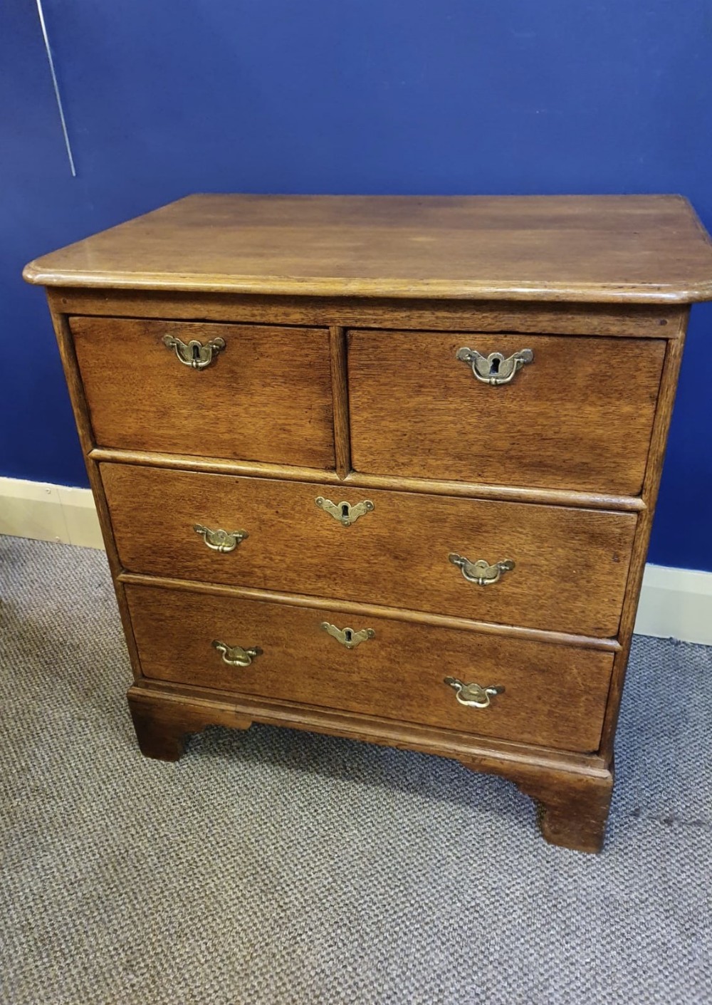 Small 18th century oak chest of drawers