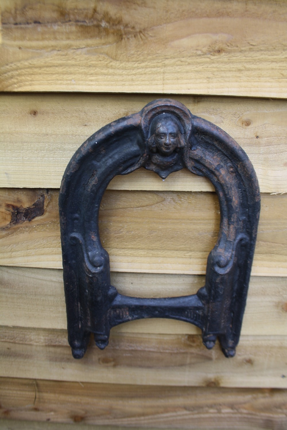 One-sided boot scraper