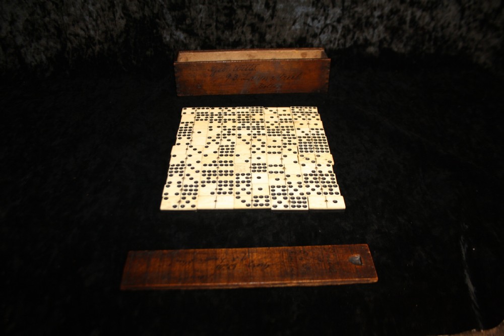 First half of the 20th century dominoes set