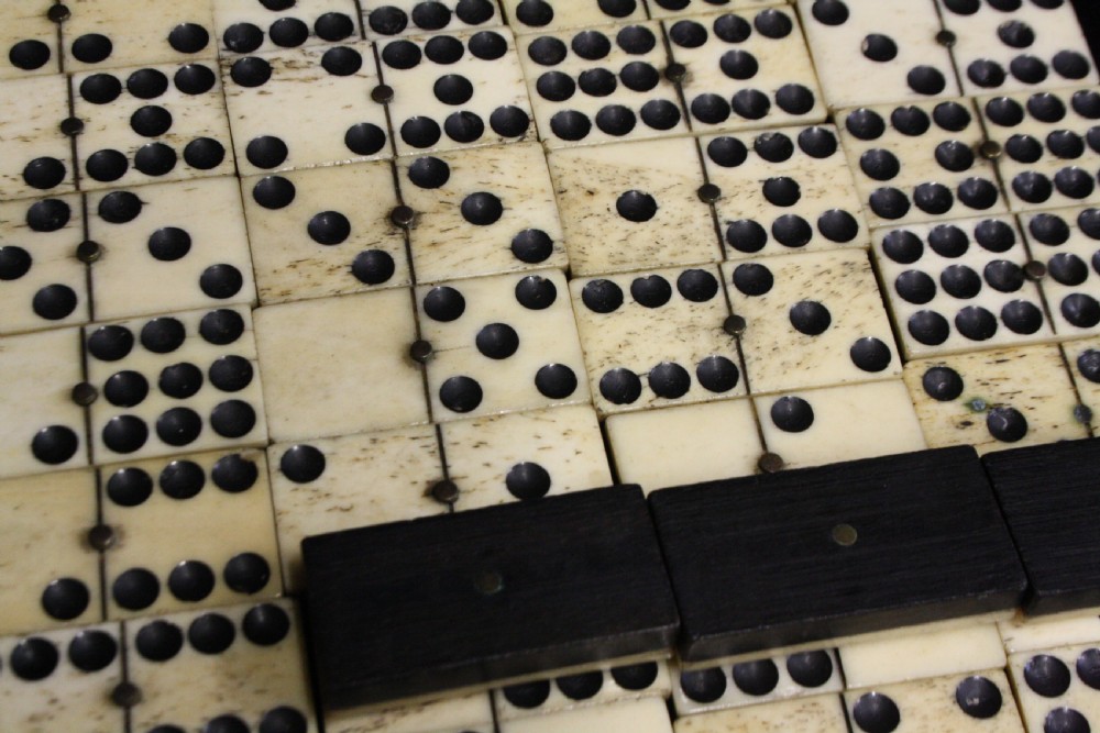 First half of the 20th century dominoes set View X