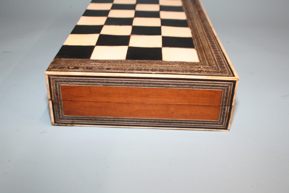 19th century chess board in bone and ebony, with backgammon to the inside. View IV