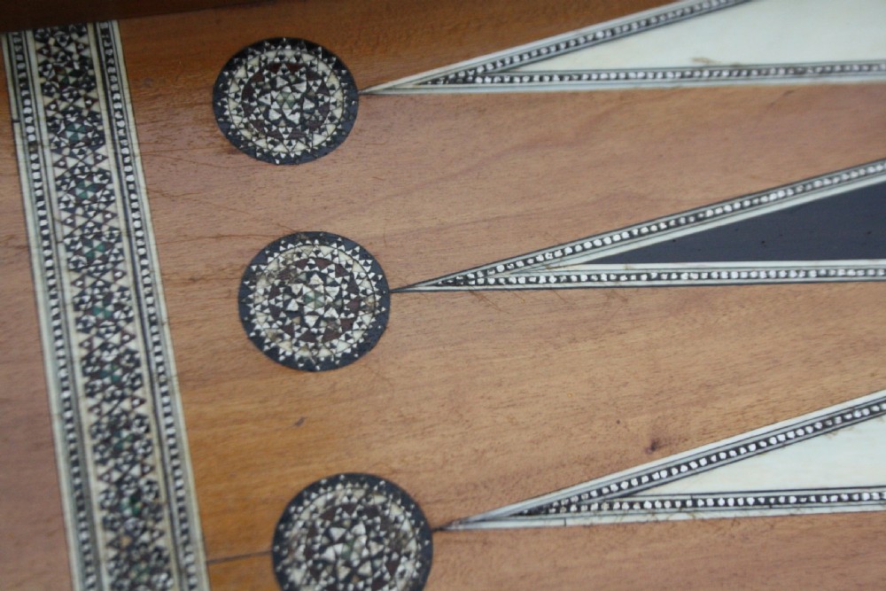 19th century chess board in bone and ebony, with backgammon to the inside. View XI
