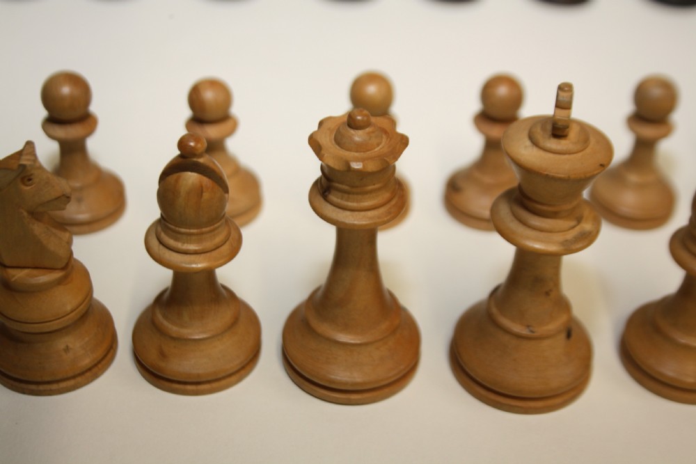 Early 20th century chess set View V
