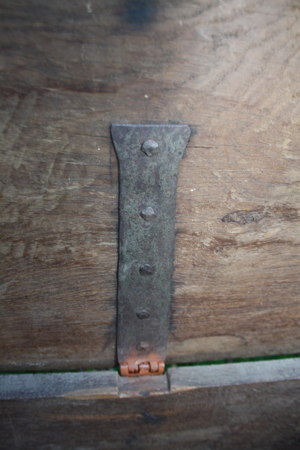 Very rare oak tudor coffer C1550 View XVIII
