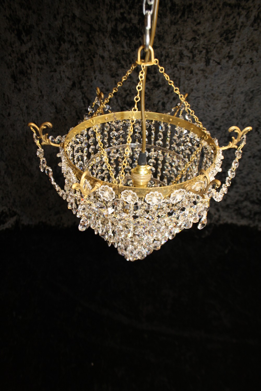 Chandelier with 6 finials to the edge with swags in between View II