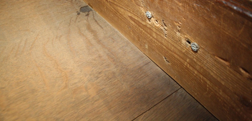Early 18th century 3F wide C1730 walnut chest of drawers  View VIII
