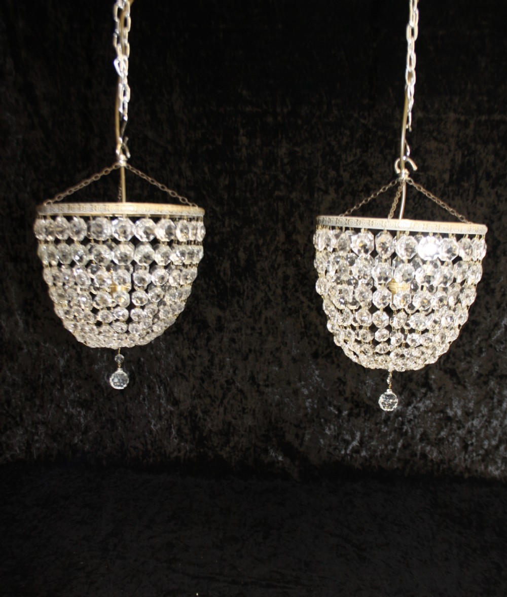 Early 20th century pair of bag chandeliers 26 cm wide