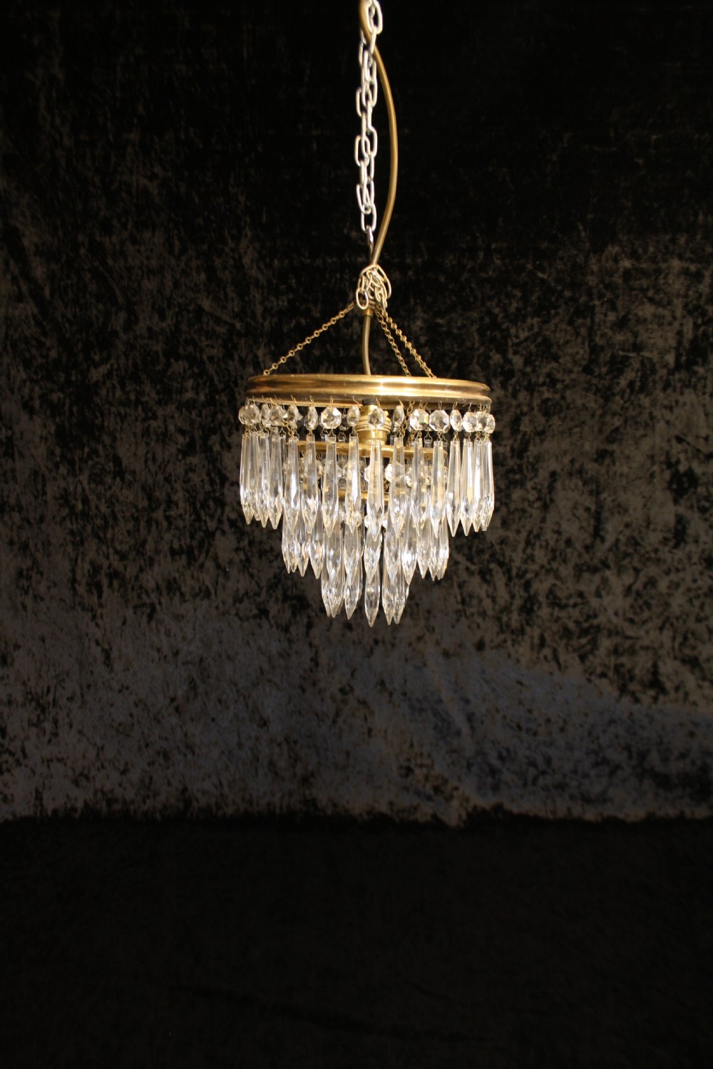 Spike chandelier with moulded brass rings