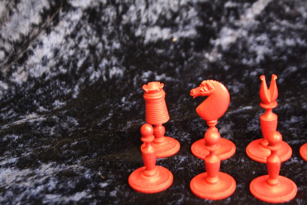 Early 20th century chess set in bone View VIII