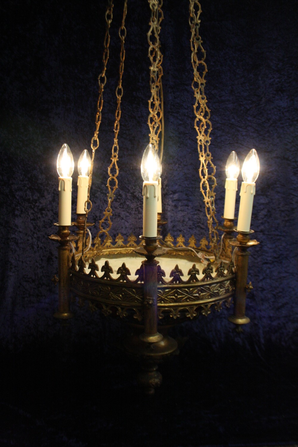 Late 19th century French chandelier with 6 arms in brass View V