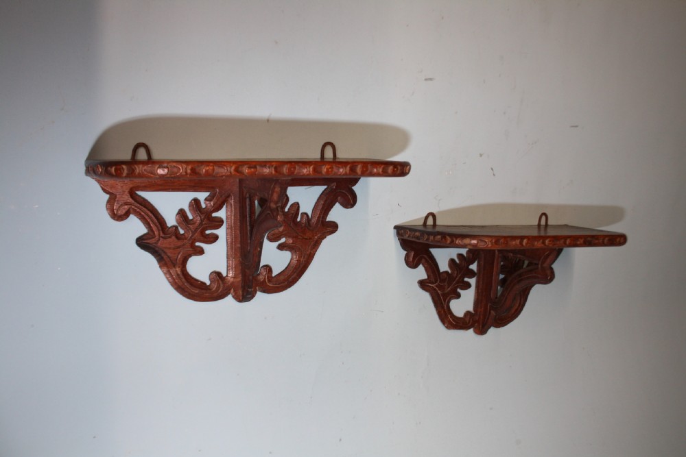 Pair of 19th-century oak wall brackets View II