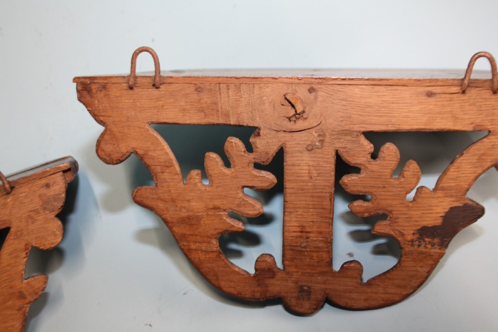 Pair of 19th-century oak wall brackets View VII