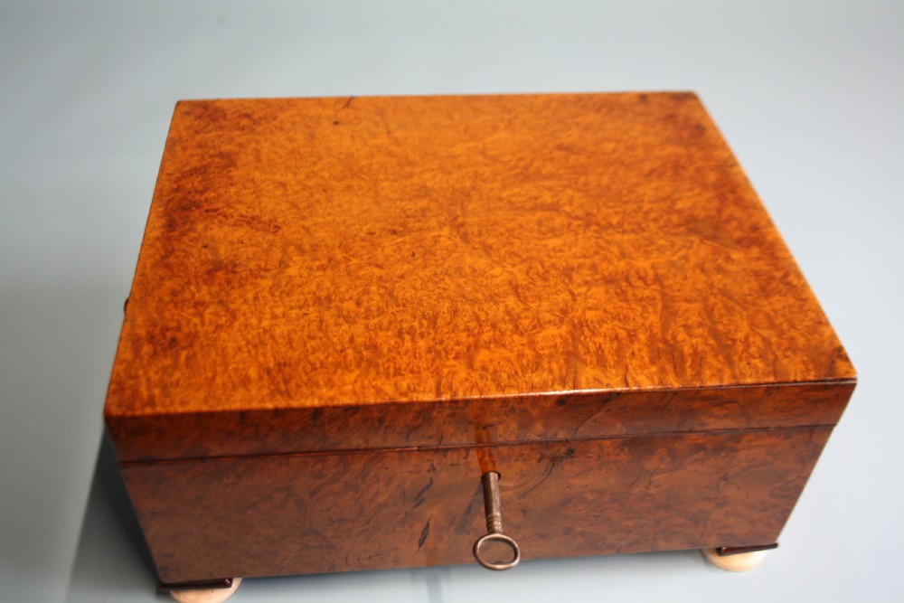 Georgian burr yew Jewellery box with tray and letter compartment View III