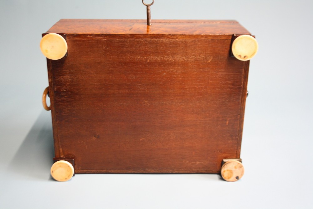 Georgian burr yew Jewellery box with tray and letter compartment View V