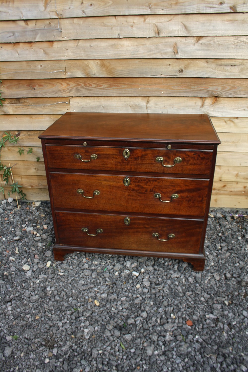 Georgian III three drawers chest with brushing slide 35