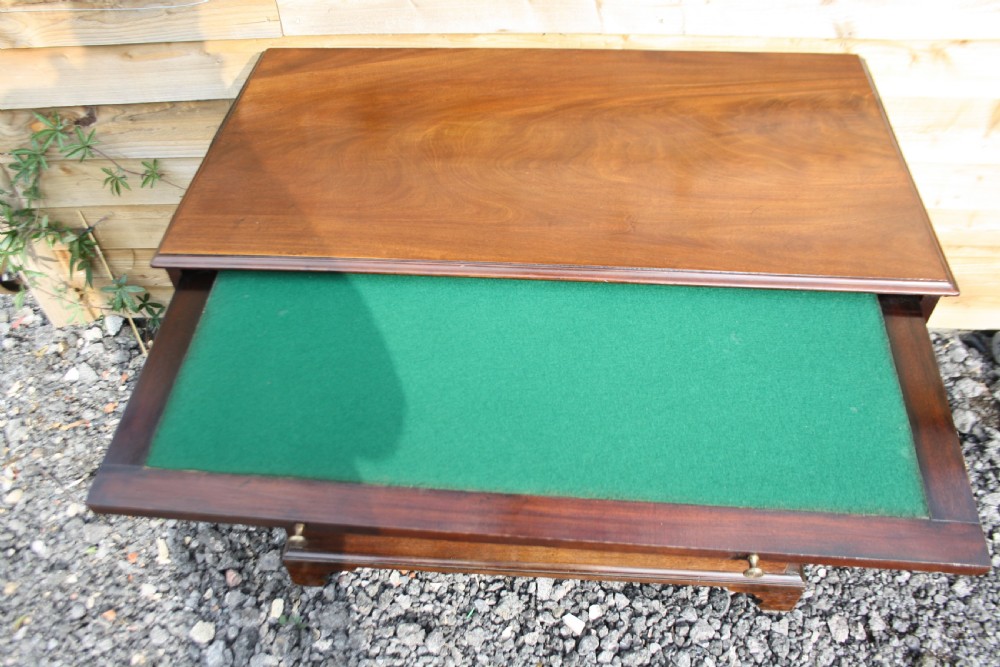 Georgian III three drawers chest with brushing slide 35