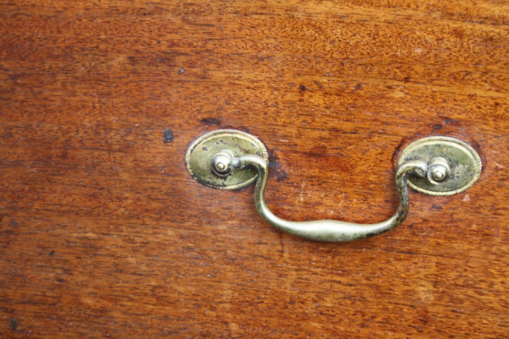 Georgian III three drawers chest with brushing slide 35
