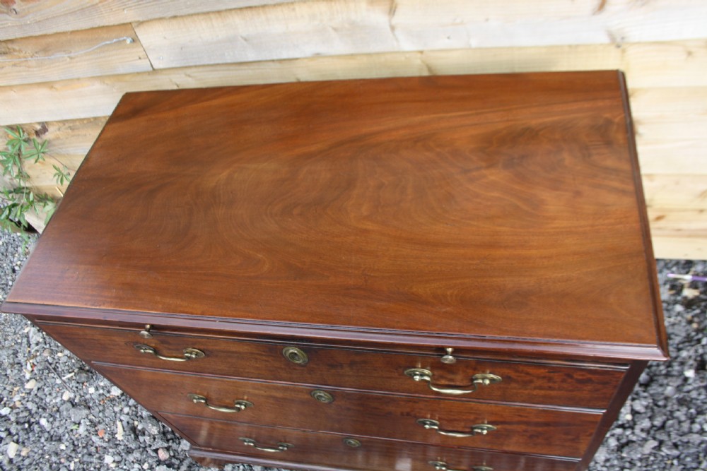Georgian III three drawers chest with brushing slide 35