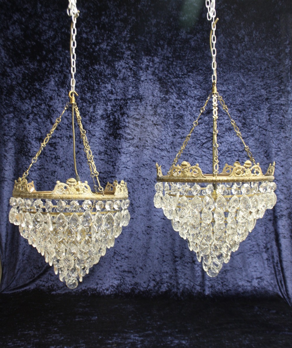Early 20th century pair of large teardrop chandeliers