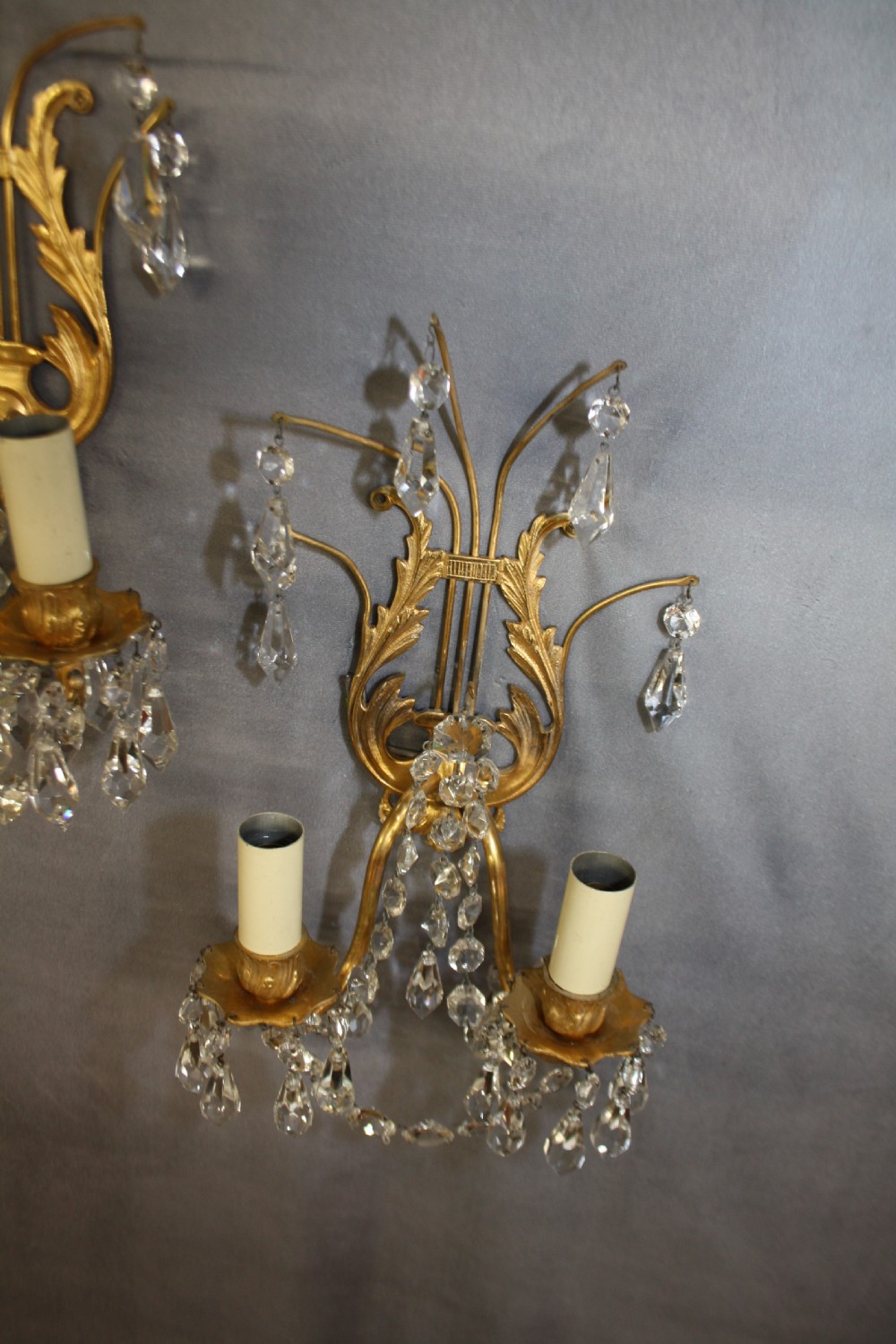 Early 20th century pair of brass wall lights with small spike decoration View V
