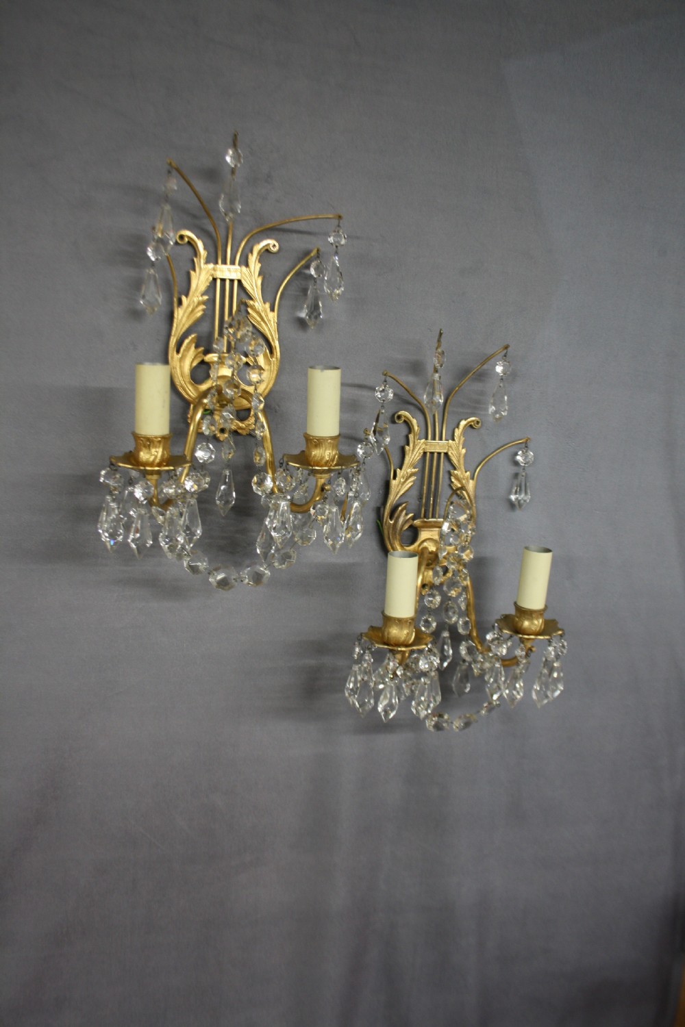 Early 20th century pair of brass wall lights with small spike decoration