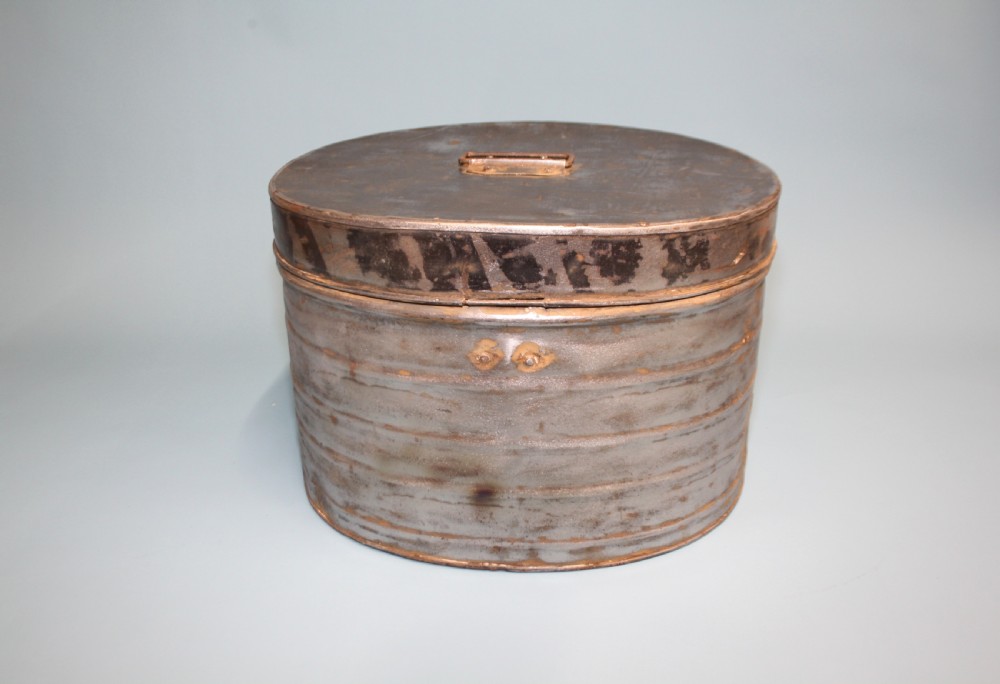 Silver hat box View II