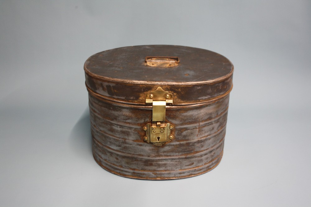 Silver hat box View XI