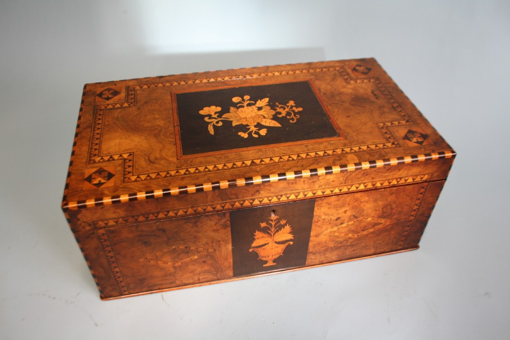 Super quality inlaid writing box in walnut
