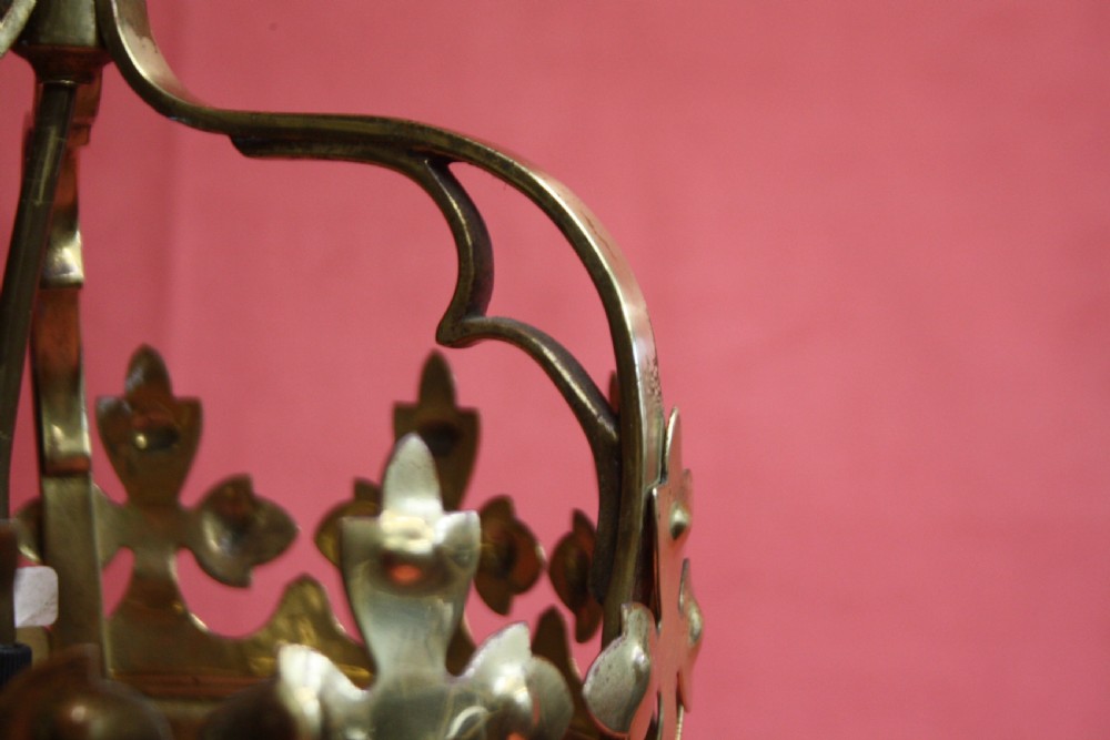 Round coronet top hall light View VIII