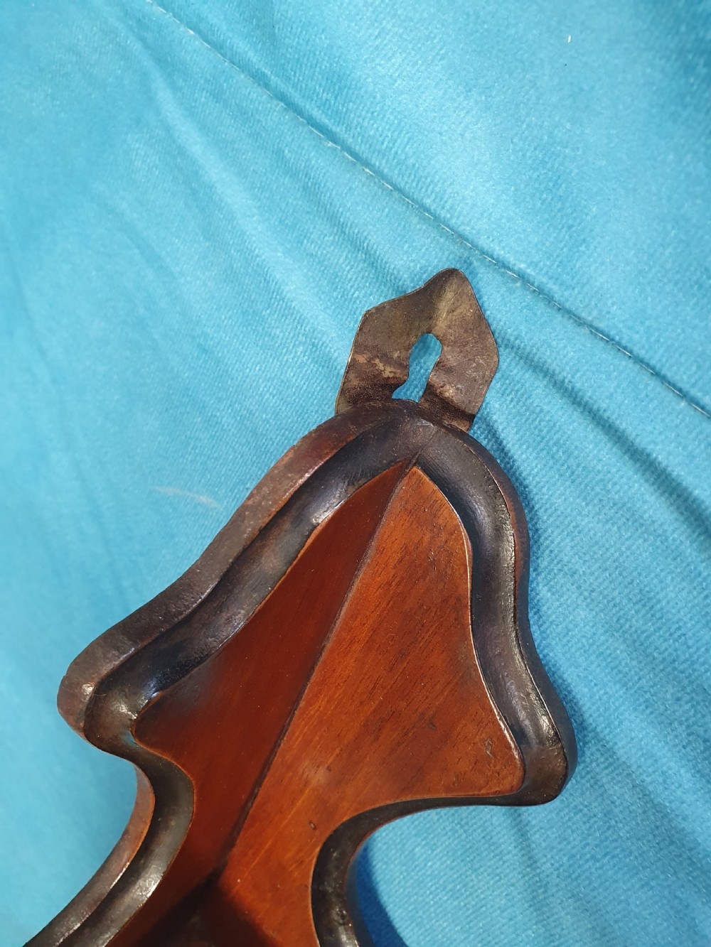 A pair of mid 19th-century mahogany corner wall brackets featuring two triangular display shelves supported by shaped scrollwork fretwork side panels. View III