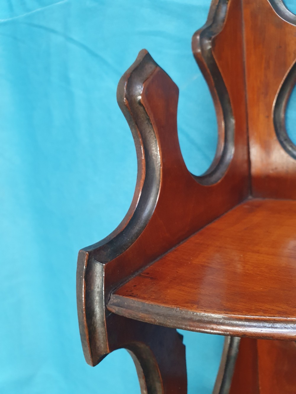 A pair of mid 19th-century mahogany corner wall brackets featuring two triangular display shelves supported by shaped scrollwork fretwork side panels. View IV