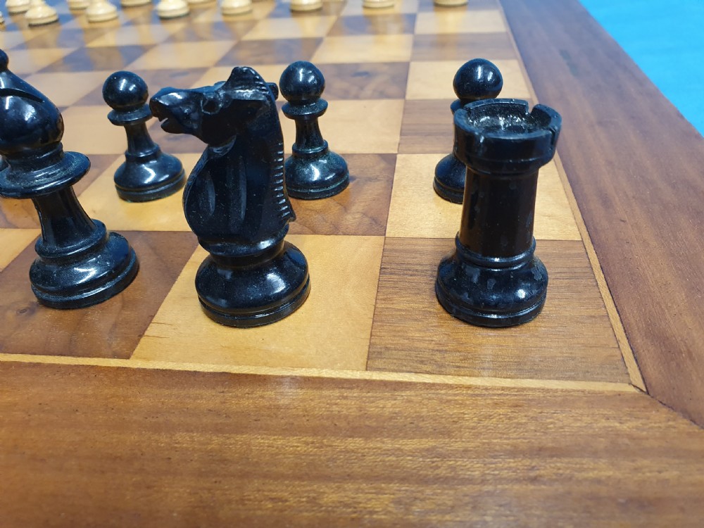 Early 20th century chess board made by Jacks of London with chess set View IX