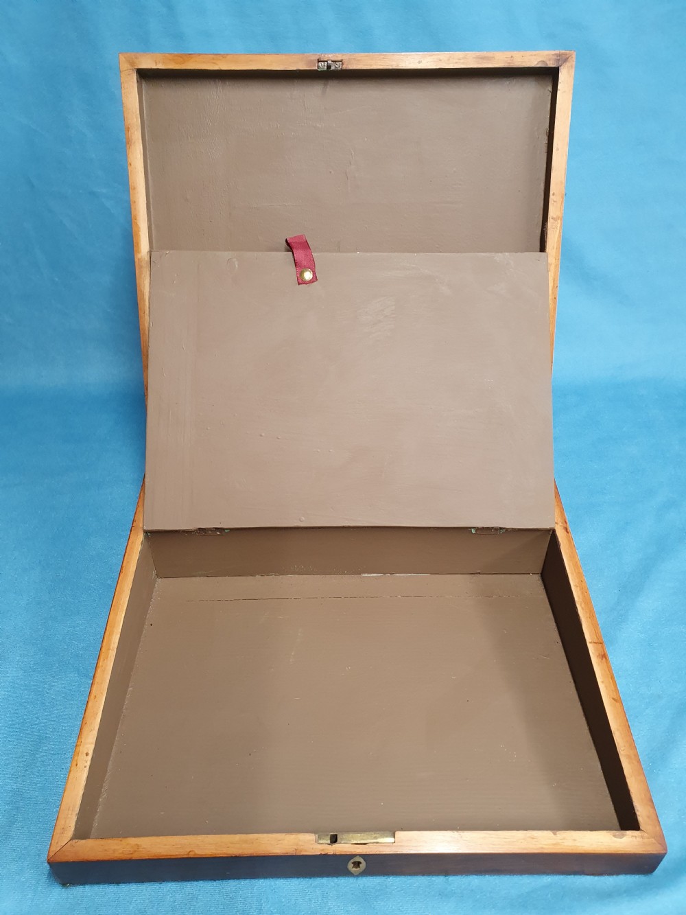 A 19th-century rectangular wooden writing slope featuring geometric tumbling block parquetry inlay and a brass keyhole escutcheon. View VII