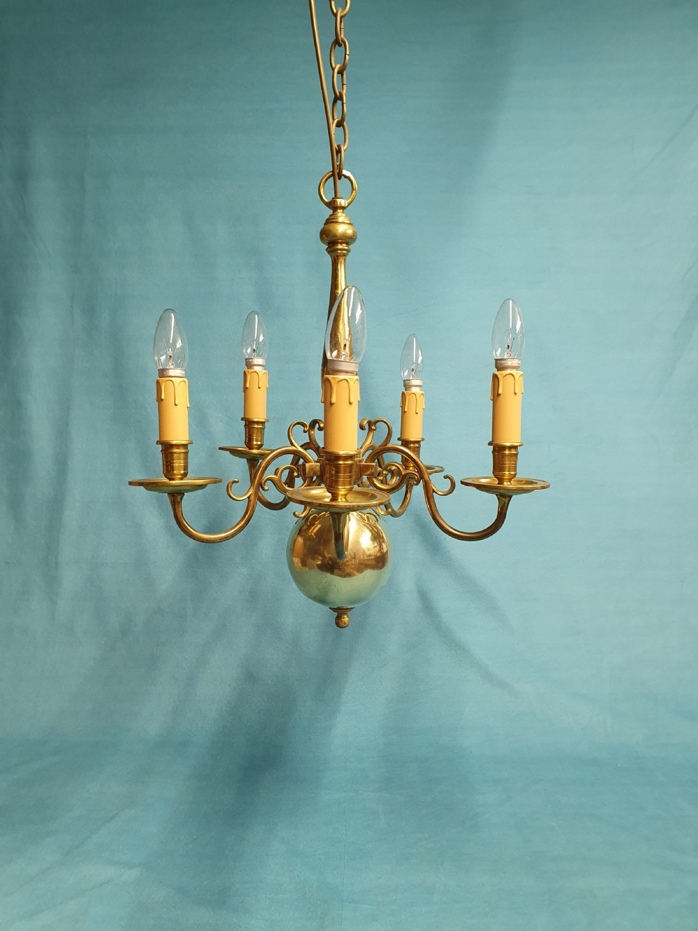 Early 20th century super quality Dutch style chandelier in brass