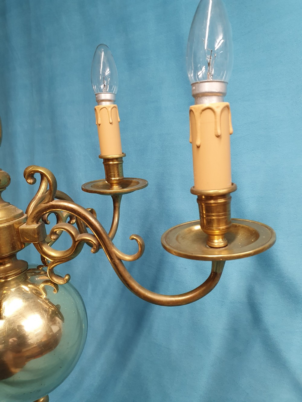 Early 20th century super quality Dutch style chandelier in brass View III
