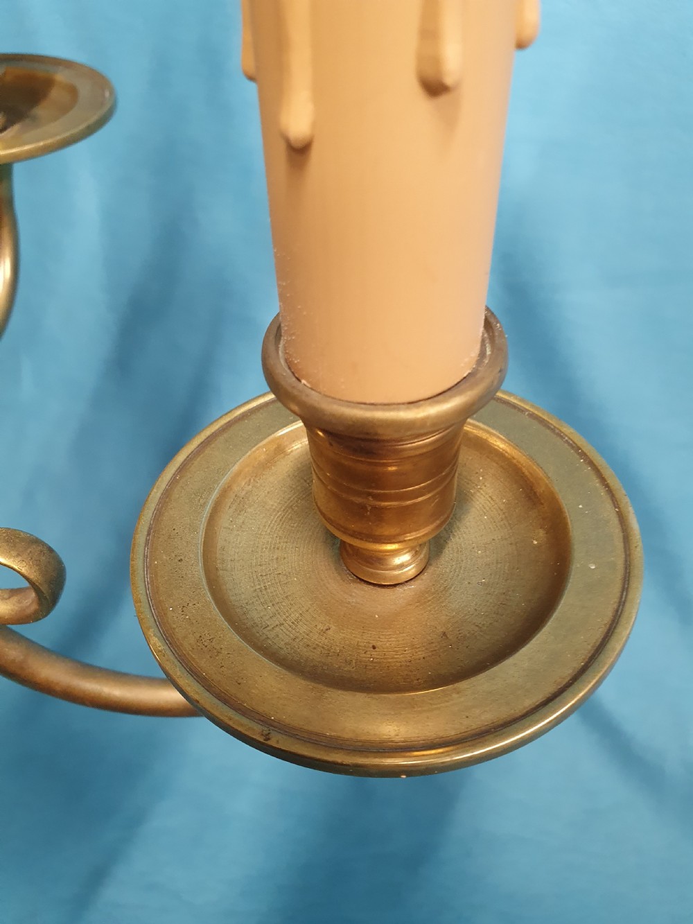 Early 20th century super quality Dutch style chandelier in brass View IV