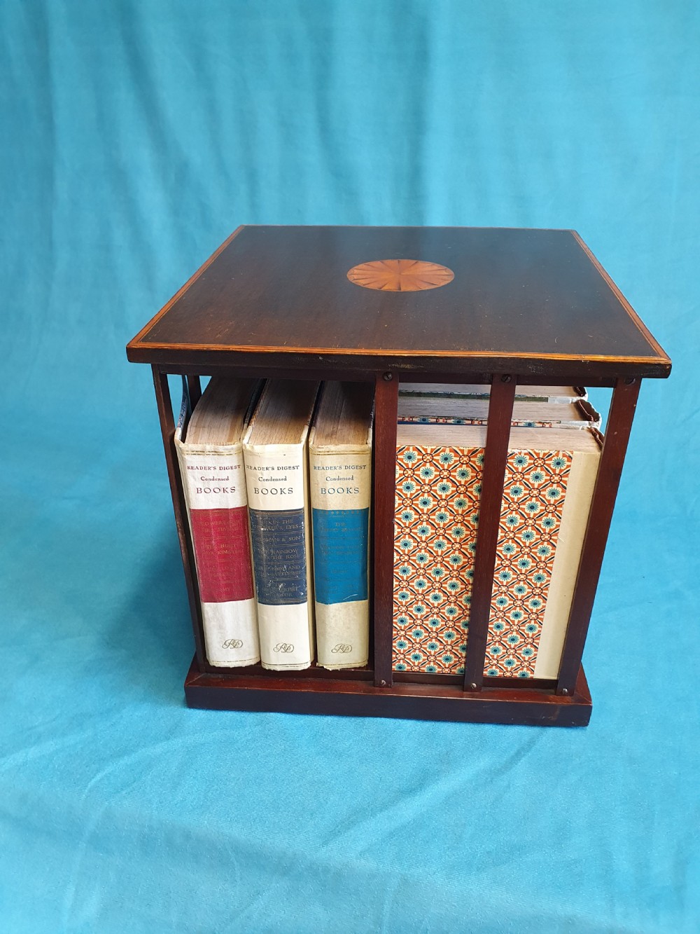 An Edwardian revolving desktop book case