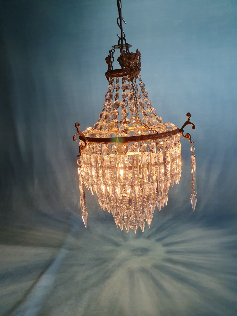 Early 20th century lustre chandelier with cherubs  View VII