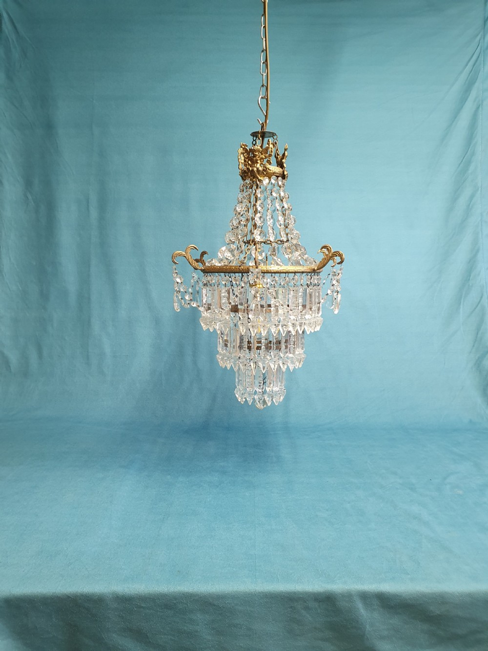 Early 20th century lustre chandelier with cherubs