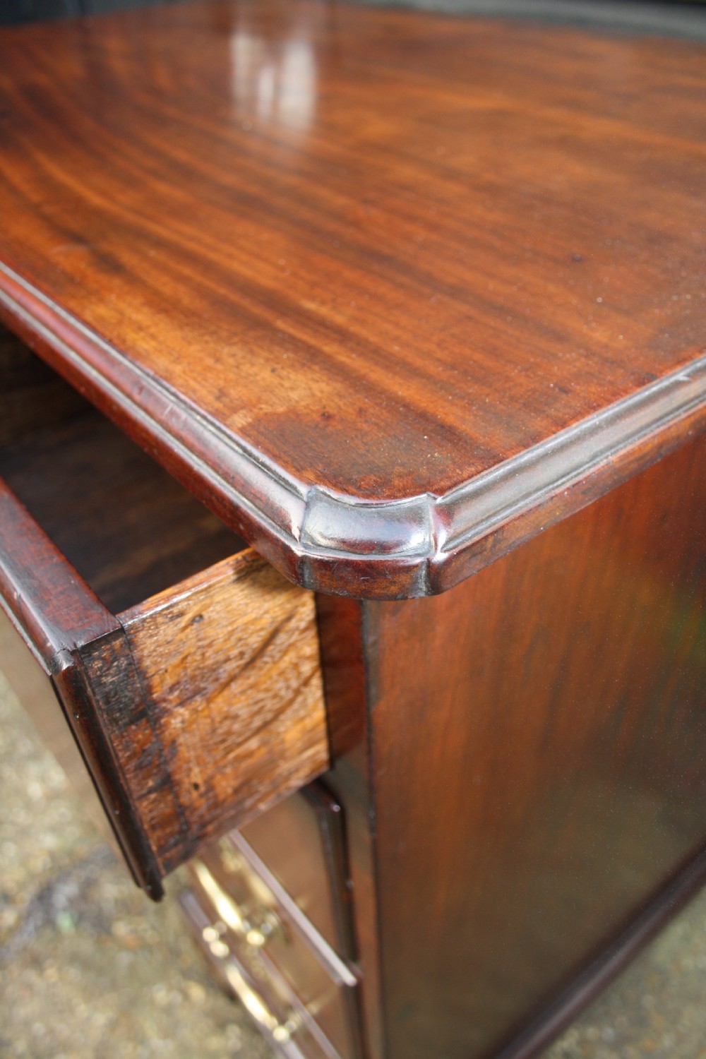 George ll  kneehole desk in mahogany C1750 View II